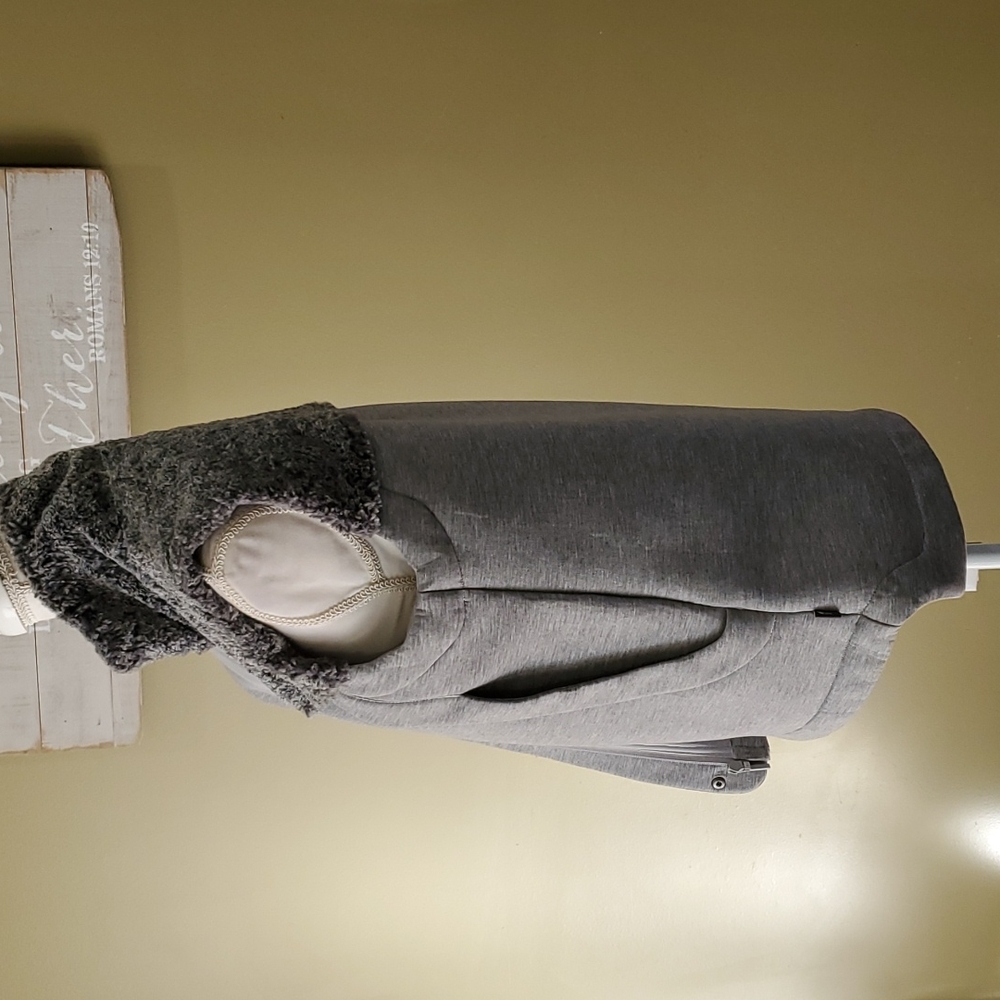 North Face Gray Sherpa Top Vest Medium New Without Tags - Picture 9 of 12